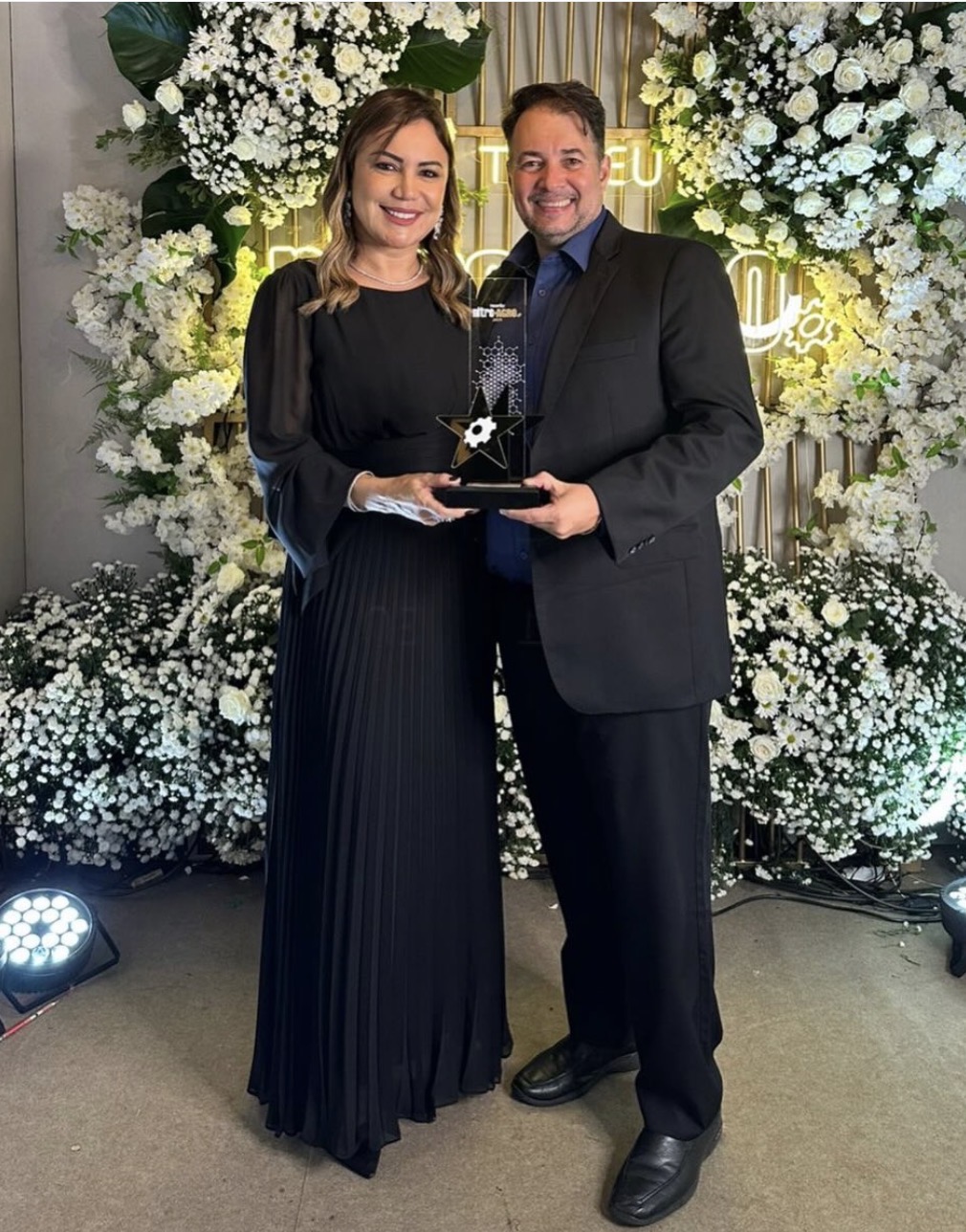 Dra. Katiuscia premiada com Dr. Régis